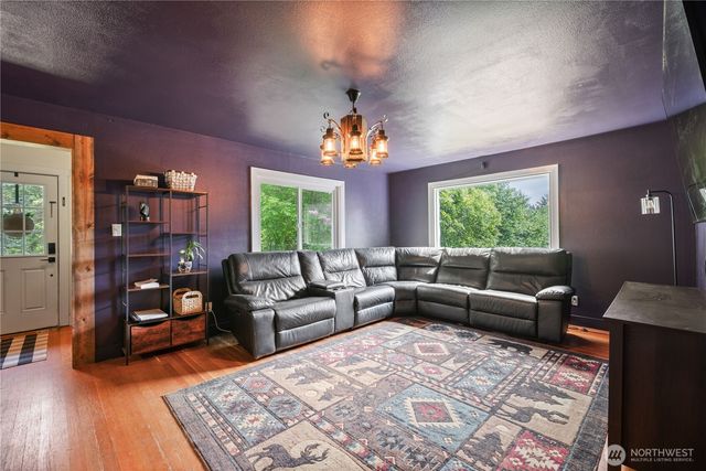 355 Slide Creek Road, Longview, WA 98632
