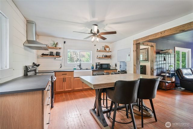 355 Slide Creek Road, Longview, WA 98632