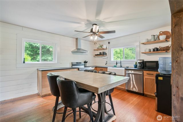 355 Slide Creek Road, Longview, WA 98632