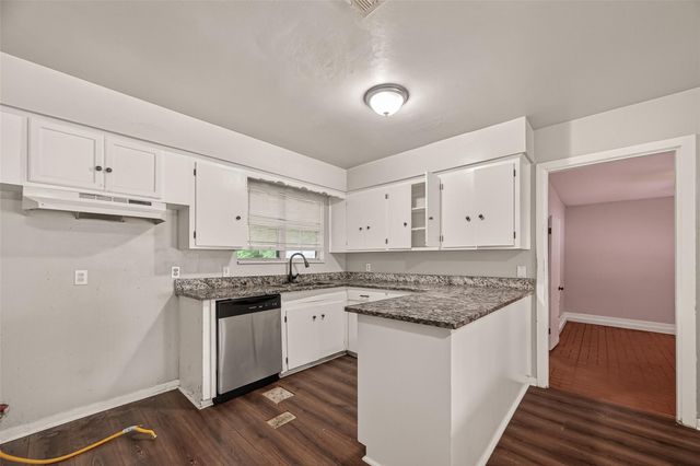 5810 Flamingo Drive, Houston, TX 77033