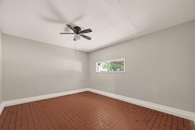 5810 Flamingo Drive, Houston, TX 77033