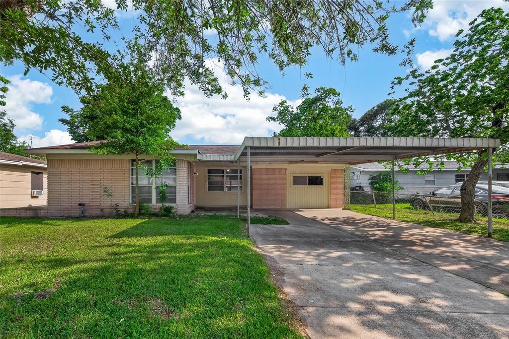 5810 Flamingo Drive, Houston, TX 77033
