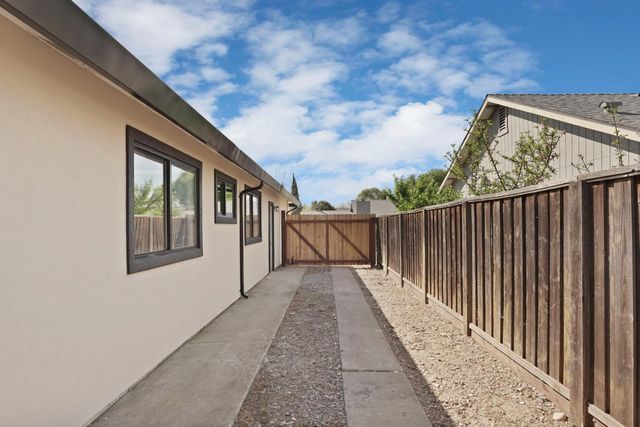 881 Spur Way, Galt, CA 95632