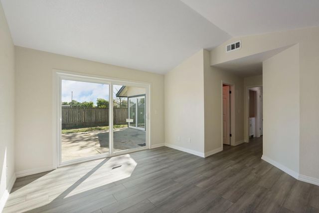 881 Spur Way, Galt, CA 95632