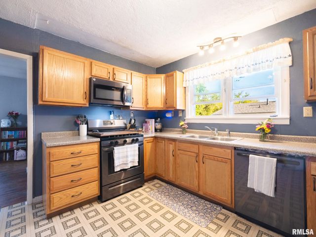 1219 S 18TH Street, Pekin, IL 61554
