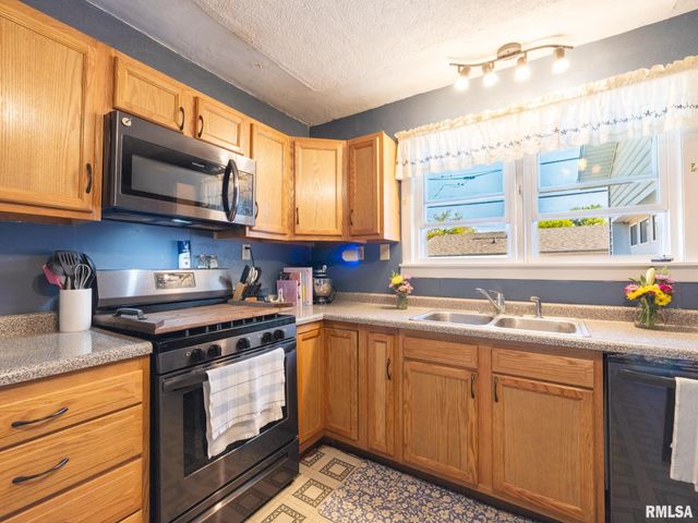1219 S 18TH Street, Pekin, IL 61554