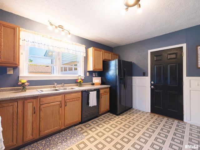 1219 S 18TH Street, Pekin, IL 61554
