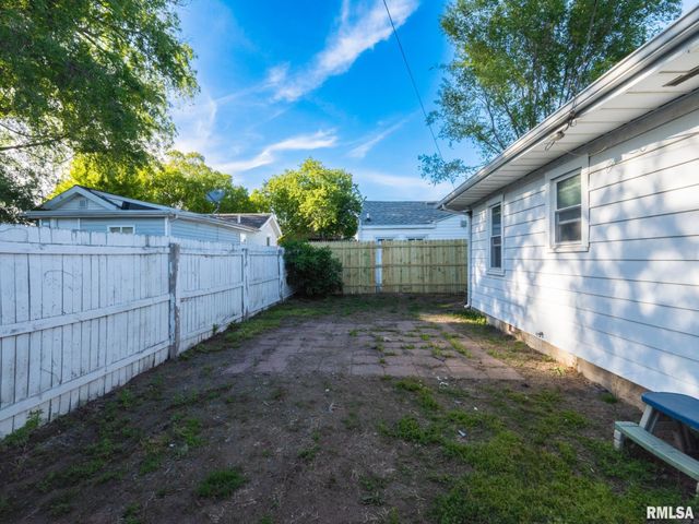 1219 S 18TH Street, Pekin, IL 61554
