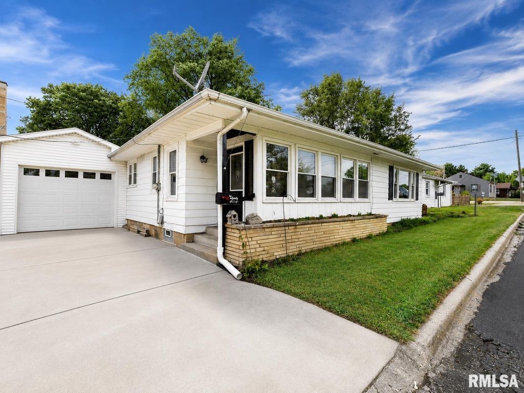 1219 S 18TH Street, Pekin, IL 61554
