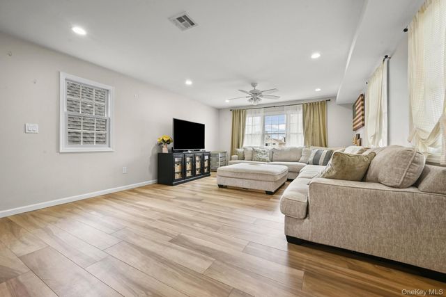 40 W 13th Road, Broad Channel, NY 11693