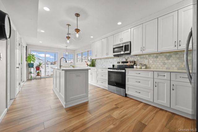 40 W 13th Road, Broad Channel, NY 11693