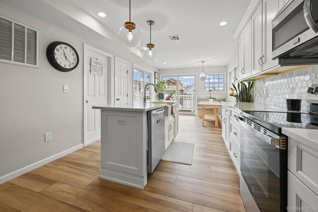 40 W 13th Road, Broad Channel, NY 11693