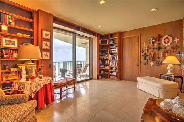 4500 Ocean Dr 9A, Corpus Christi, TX 78412