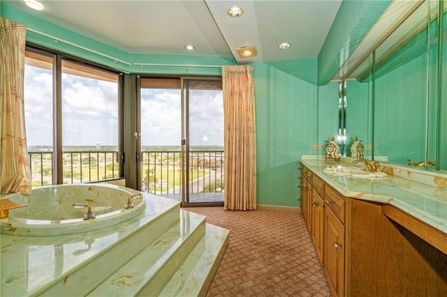 4500 Ocean Dr 9A, Corpus Christi, TX 78412