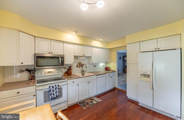 45 IROQUOIS DR, Royersford, PA 19468