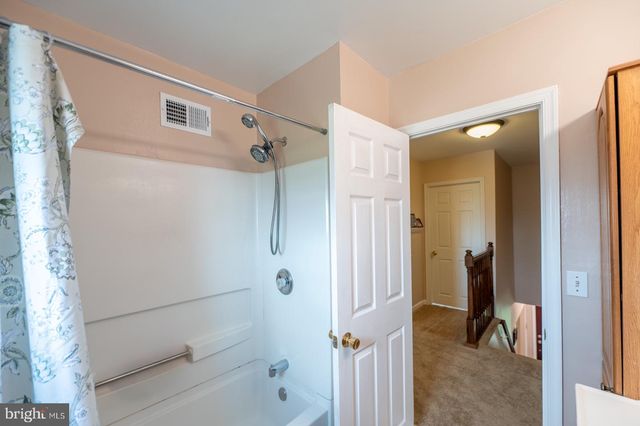 45 IROQUOIS DR, Royersford, PA 19468