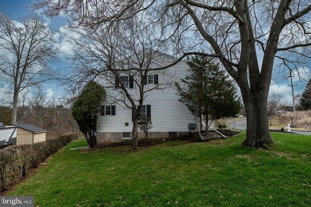 45 IROQUOIS DR, Royersford, PA 19468