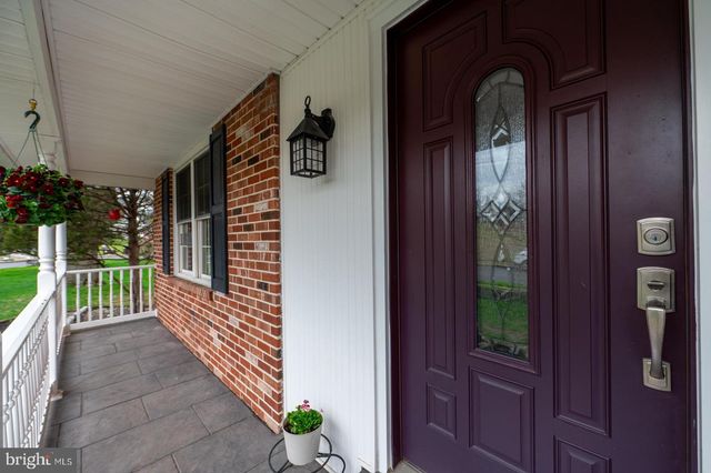 45 IROQUOIS DR, Royersford, PA 19468