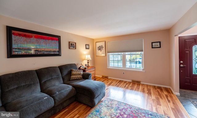 45 IROQUOIS DR, Royersford, PA 19468