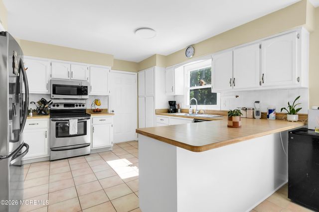 9 New Monmouth Road, Middletown, NJ 07748