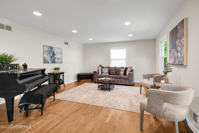 9 New Monmouth Road, Middletown, NJ 07748