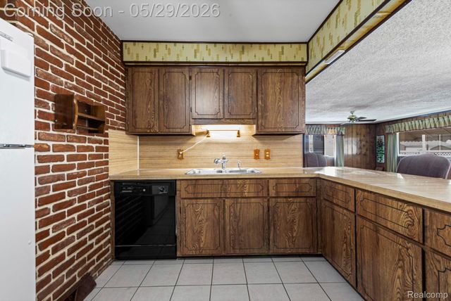 12435 Agnes Street, Southgate, MI 48195