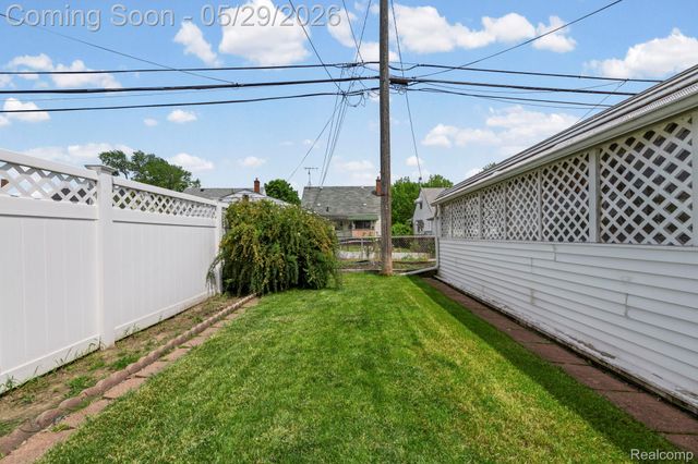 12435 Agnes Street, Southgate, MI 48195