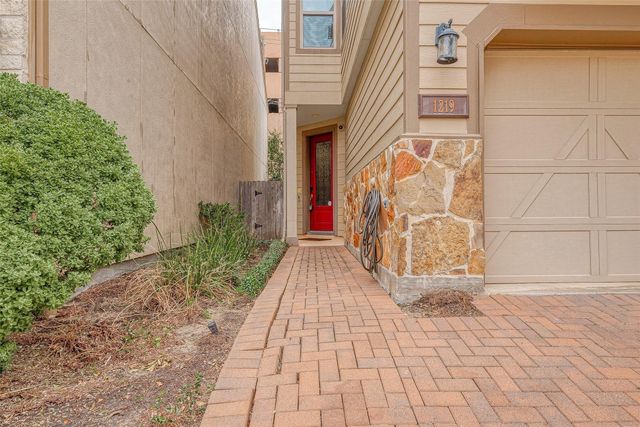 1219 Creekside Acres Court, Houston, TX 77008