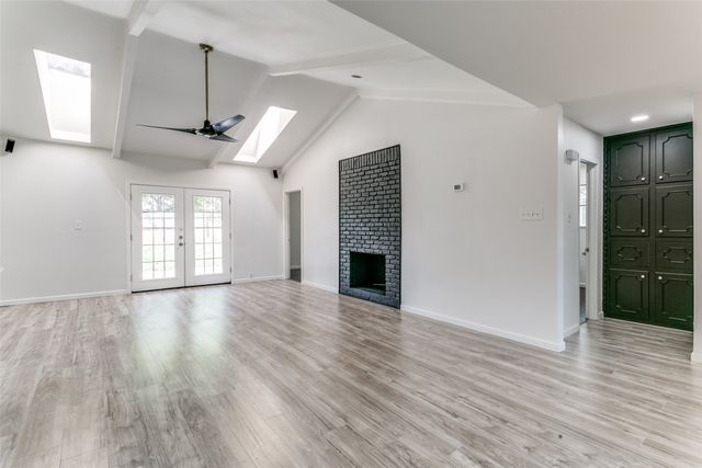 933 Charleston Court, Bedford, TX 76022