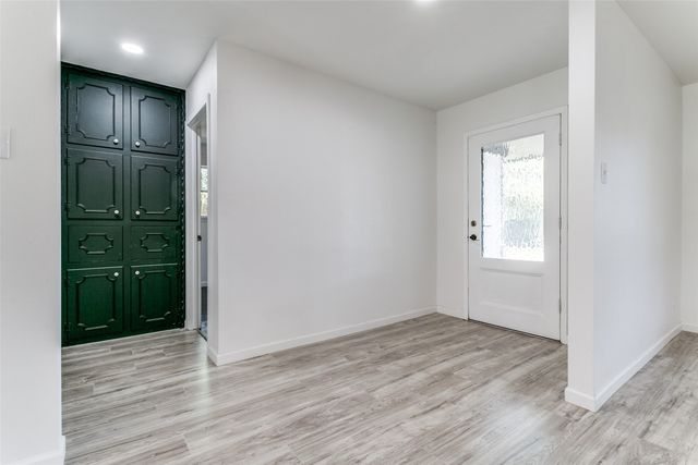 933 Charleston Court, Bedford, TX 76022