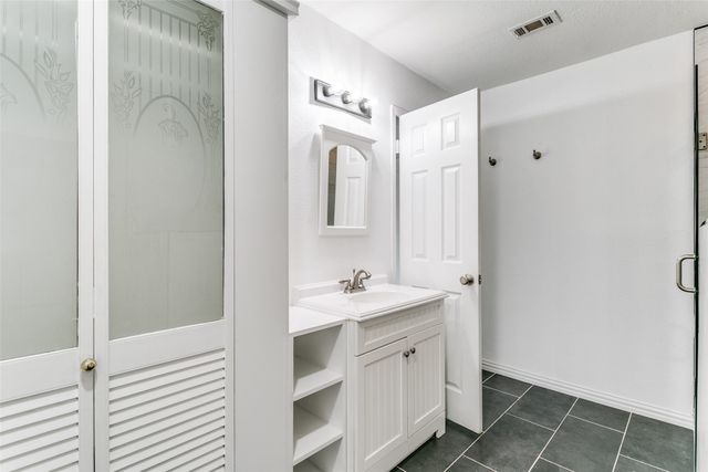 933 Charleston Court, Bedford, TX 76022