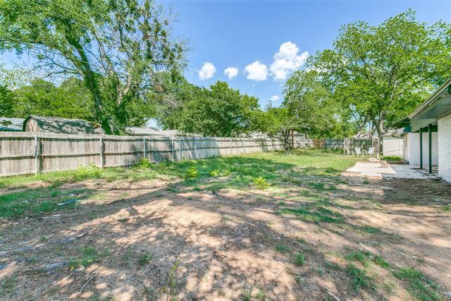 933 Charleston Court, Bedford, TX 76022