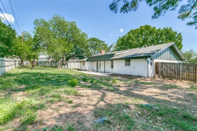 933 Charleston Court, Bedford, TX 76022