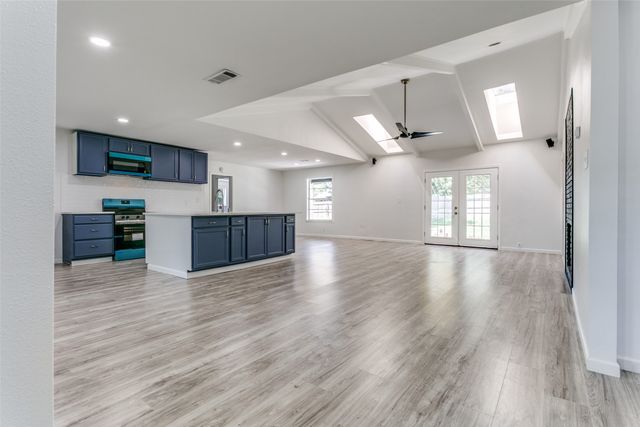 933 Charleston Court, Bedford, TX 76022