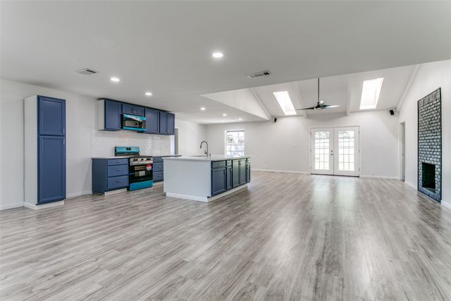 933 Charleston Court, Bedford, TX 76022