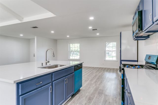 933 Charleston Court, Bedford, TX 76022