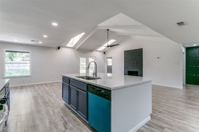 933 Charleston Court, Bedford, TX 76022