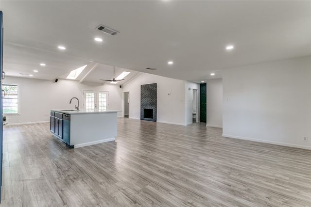 933 Charleston Court, Bedford, TX 76022