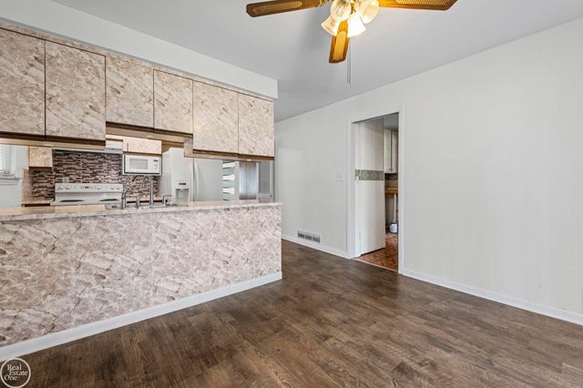 28203 Florence Street, Saint Clair Shores, MI 48081