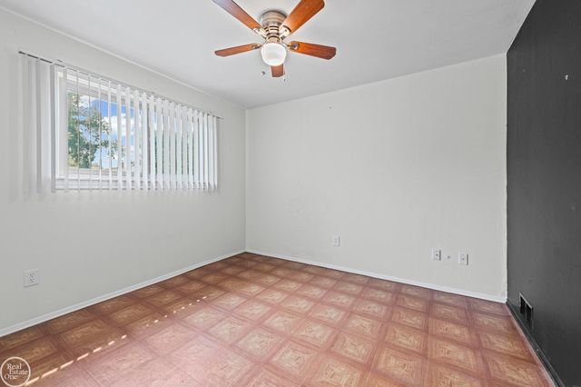 28203 Florence Street, Saint Clair Shores, MI 48081