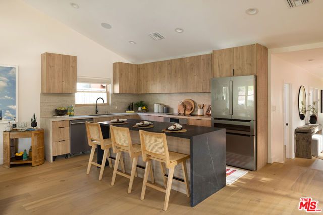3342 W 27th Street, Los Angeles, CA 90018