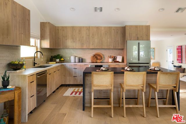 3342 W 27th Street, Los Angeles, CA 90018