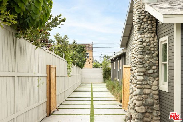 3342 W 27th Street, Los Angeles, CA 90018