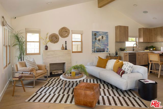 3342 W 27th Street, Los Angeles, CA 90018