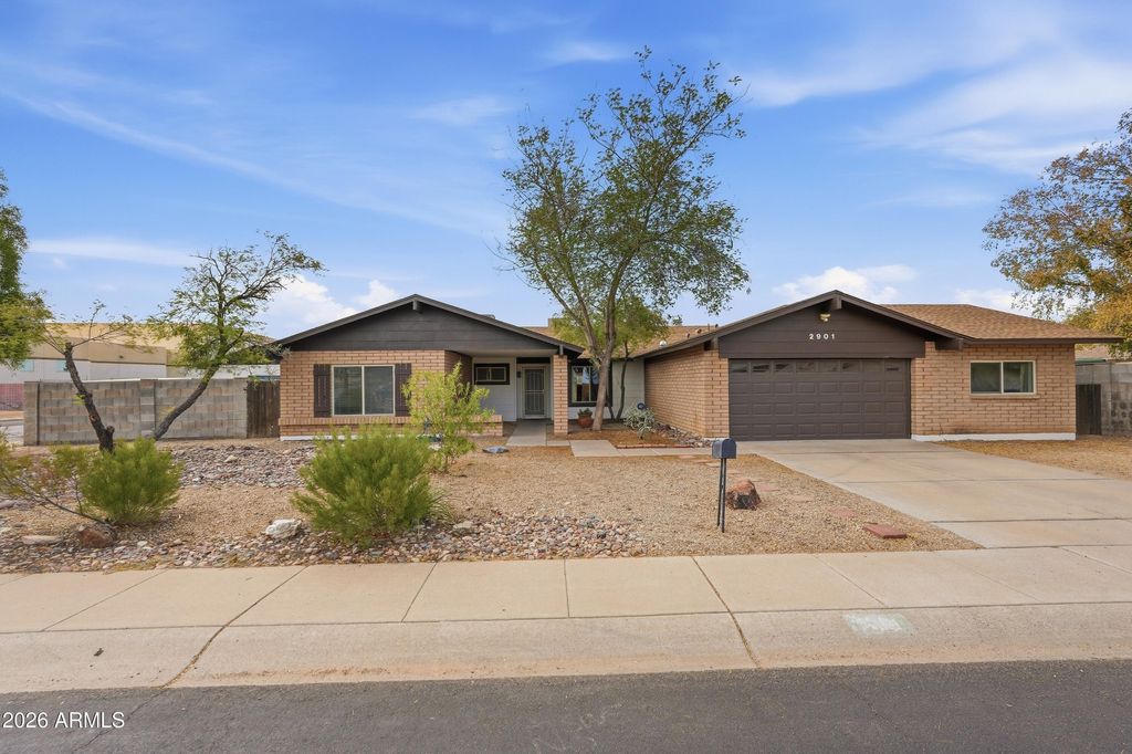 2901 W KATHLEEN Road, Phoenix, AZ 85053 — photo 2
