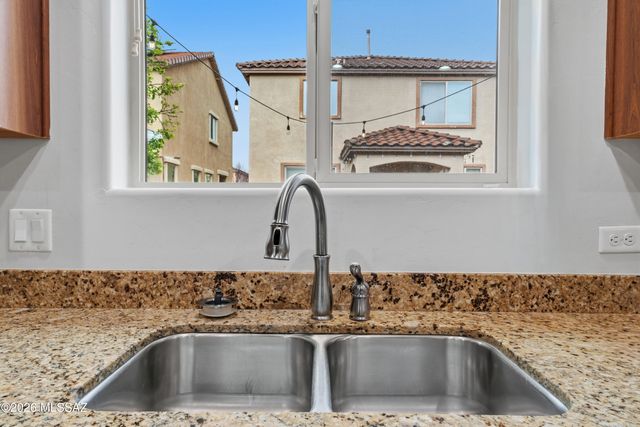 668 W Calle Ocarina, Sahuarita, AZ 85629