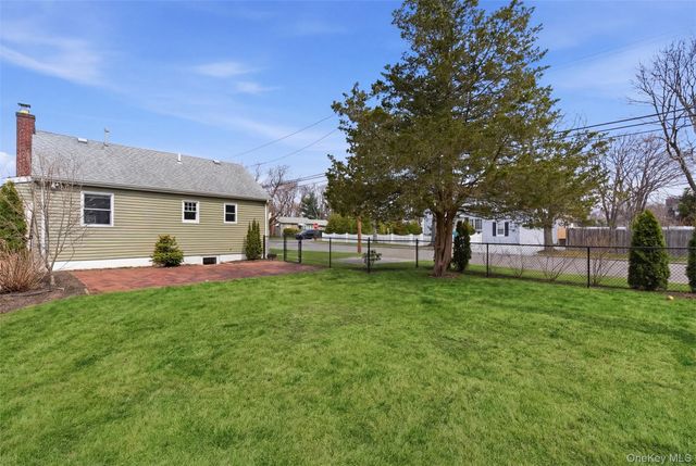 101 4th Avenue, East Northport, NY 11731