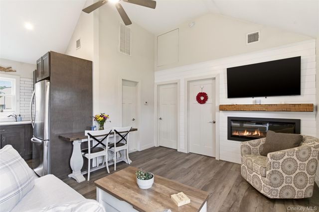 101 4th Avenue, East Northport, NY 11731