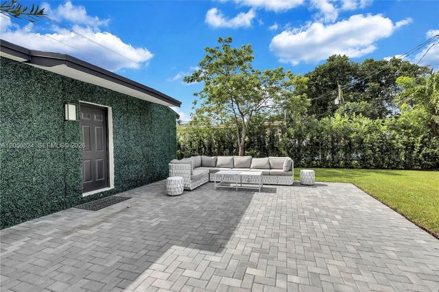 1390 NE 150th Street, Miami, FL 33161