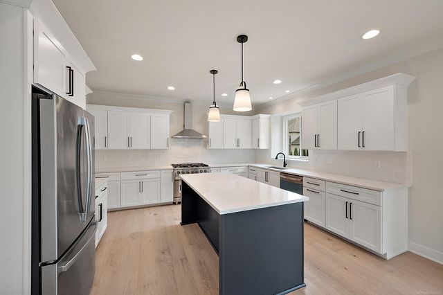 16968 Pienza Drive, Macomb, MI 48042